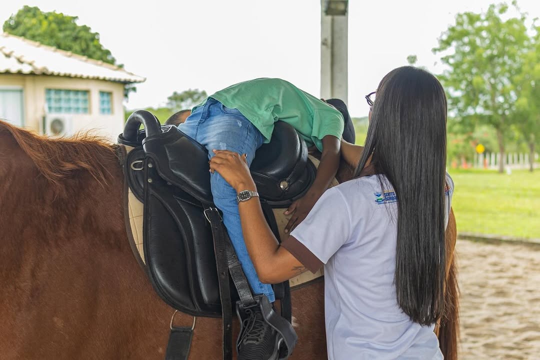 Aconteceu o lançamento do Projeto EquoVida, uma parceria da Prefeitura, por meio das Secretarias de Educação e Saúde com a Polícia Militar.
